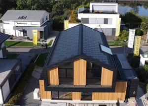 Dachsanierung Amsdetten, Ewald Leichtfried GmbH, Häuserreihe mit neuen Dächern
