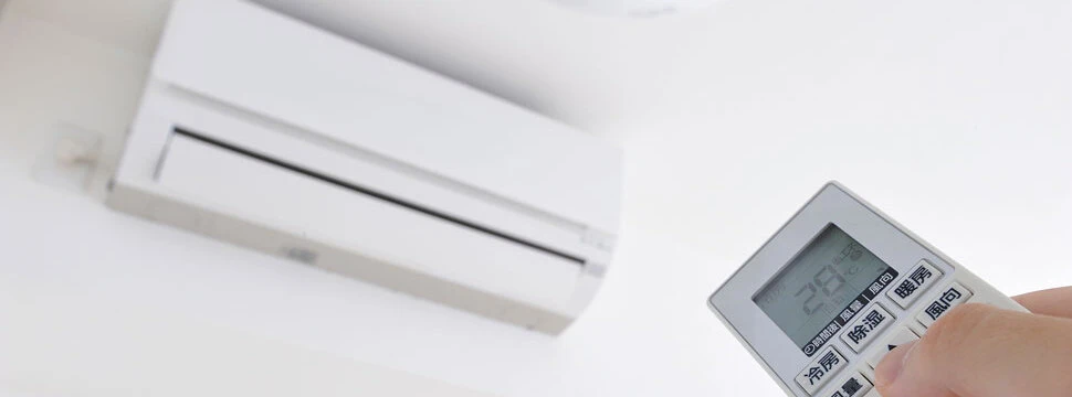 Klimaanlage wird per Fernbedienung bedient