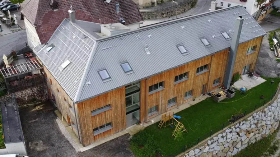 Dachsanierung Amsdetten, Ewald Leichtfried GmbH, Haus mit neuen Dach.