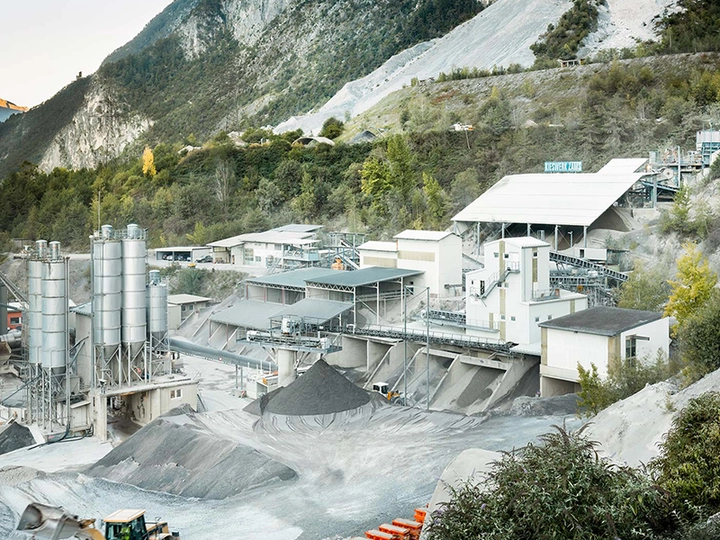 Galerie-Bild 3: Prantauer GmbH aus Zams von Prantauer GmbH, Schotterwerk - Transporte