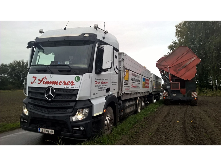 Galerie-Bild 1: Simmerer Josef GesmbH aus Pasching von Simmerer Josef Transportunternehmen GmbH