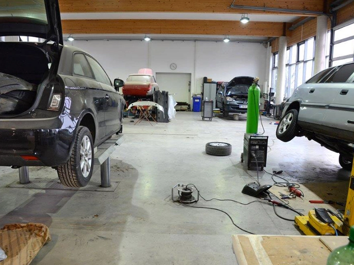 Galerie-Bild 2: Hochenthanner GmbH aus Rust im Tullnerfeld von HOCHENTHANNER GMBH, Karosseriebauer