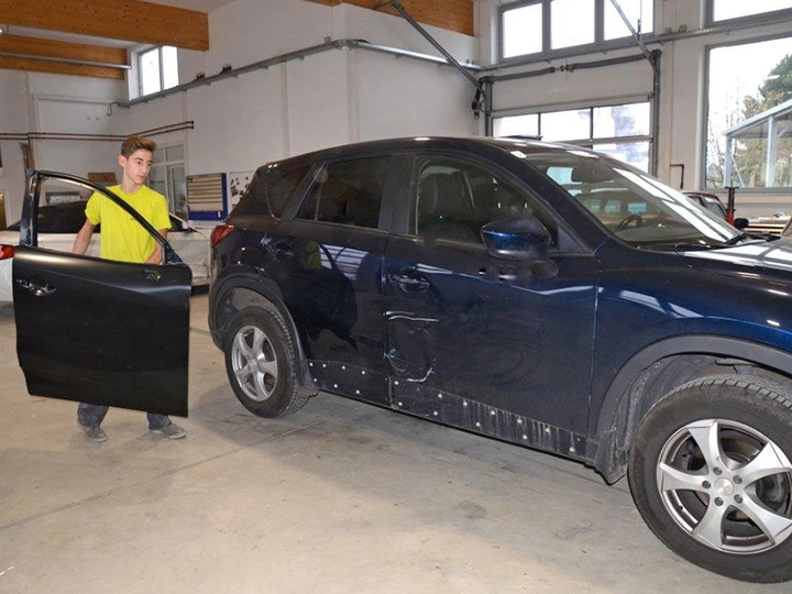 Galerie-Bild 4: Hochenthanner GmbH aus Rust im Tullnerfeld von HOCHENTHANNER GMBH, Karosseriebauer