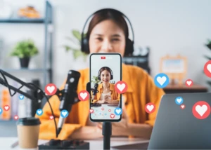 Ein Bild, das Computer, Menschliches Gesicht, Gerät, Person enthält.