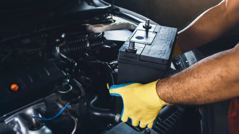 Experten stellen passende Autobatterien bereit und kümmern sich zugleich um die fachgerechte Rücknahme der alten Batterie.