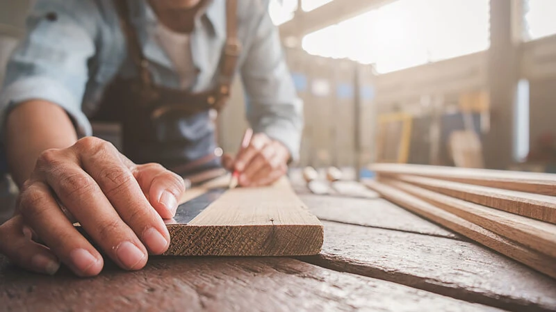 Küche vom Tischler in Salzburg Stadt | Tischler arbeitet mit Holz