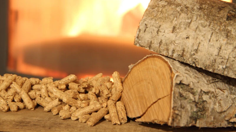 Heizungen Salzburg | ein Kaminofen mit Holz und Pellets Heizungen Salzburg | ein Kaminofen mit Holz und Pellets