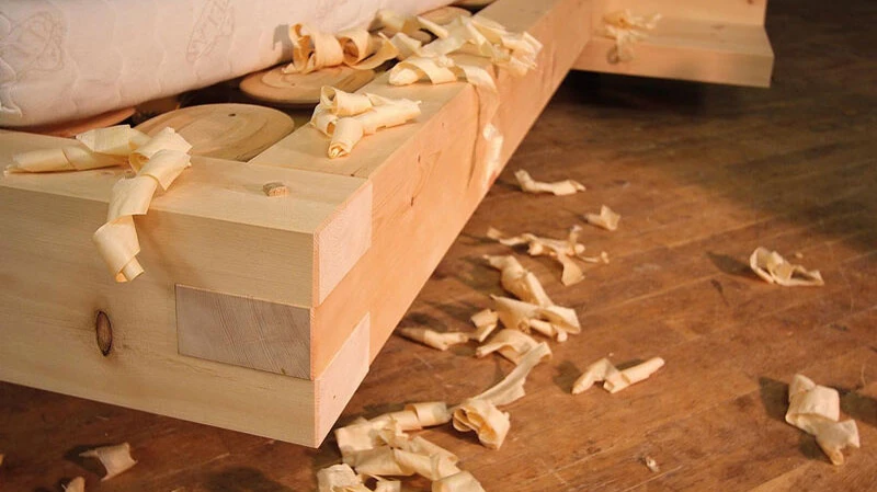 Zirbenholz Pinzgau | Bett aus Zirbenholz in Bearbeitung Zirbenholz Pinzgau | Bett aus Zirbenholz in Bearbeitung